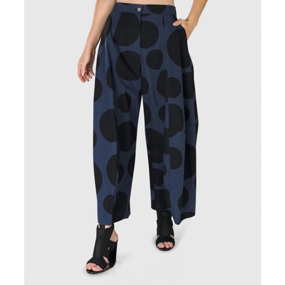 ALEMBIKA URBAN Carnevale Balloon Pants in Green/Black Dots - 1 (U.S. 6-8) - Picture 5 of 13